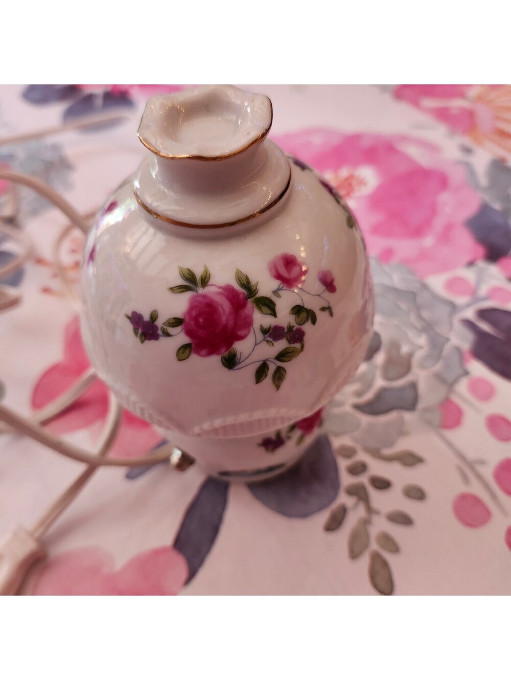 Vintage Porcelain Floral Boudoir Night Light Lamp Pink Roses Gold Trim - Picture 2 of 6